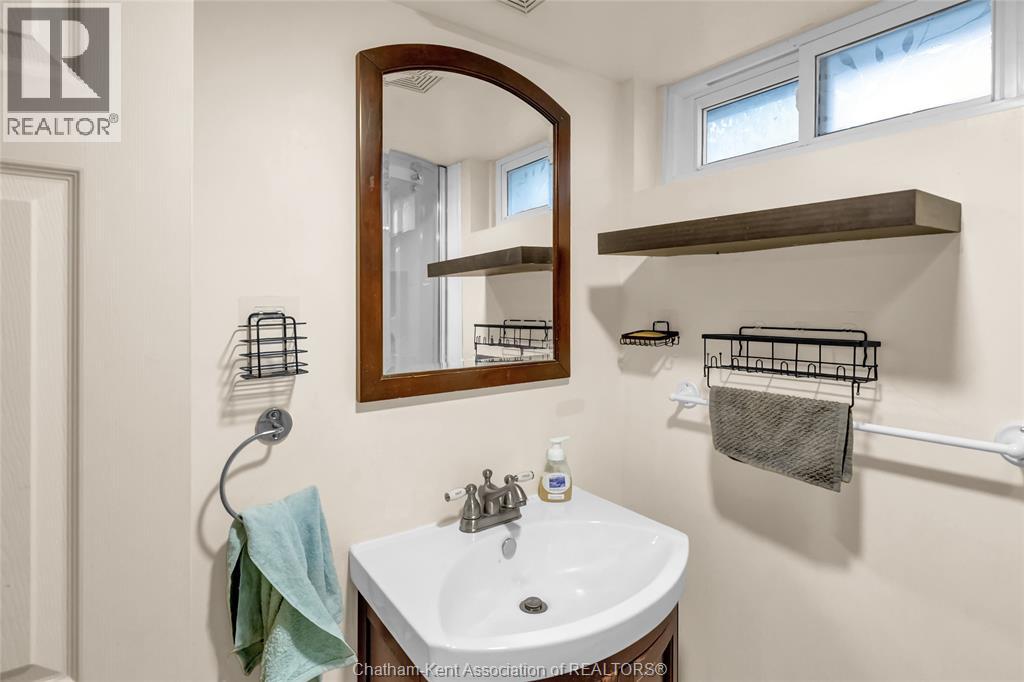 99 Dunn AVENUE — photo 31