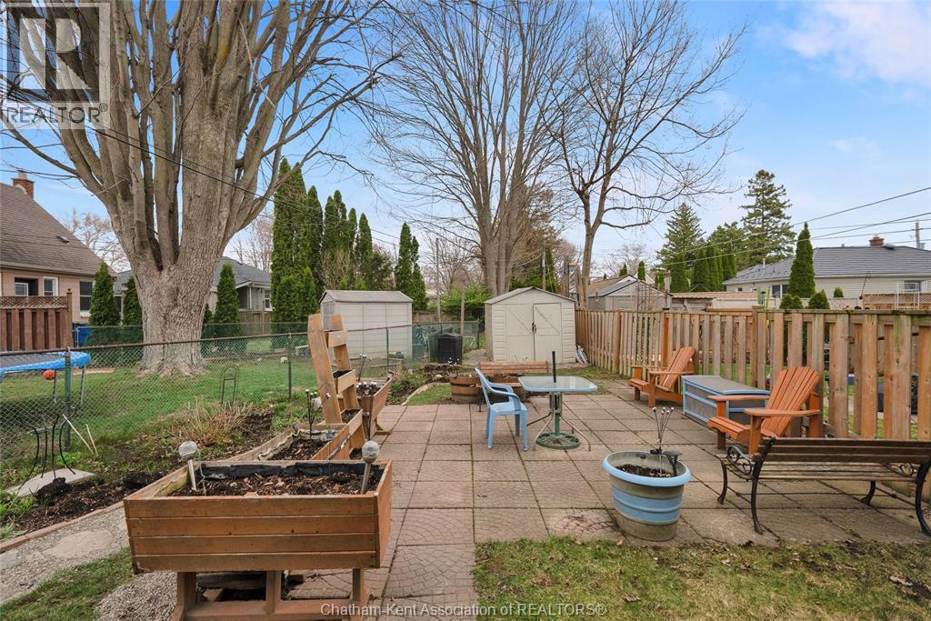 99 Dunn AVENUE — photo 37