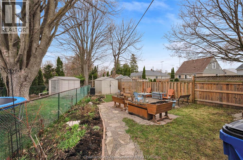 99 Dunn AVENUE — photo 36