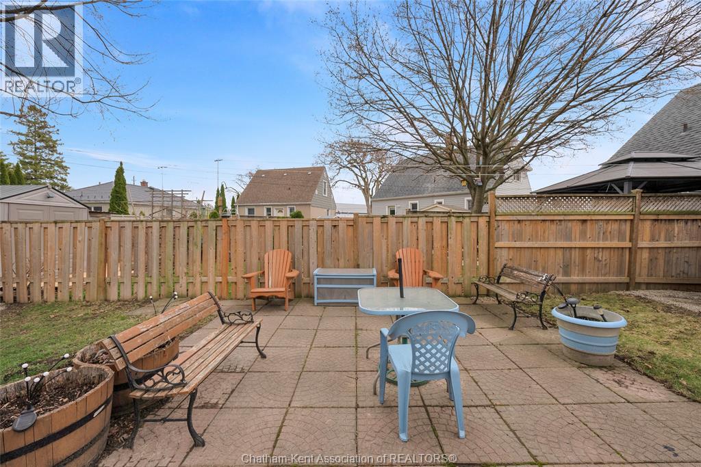 99 Dunn AVENUE — photo 38