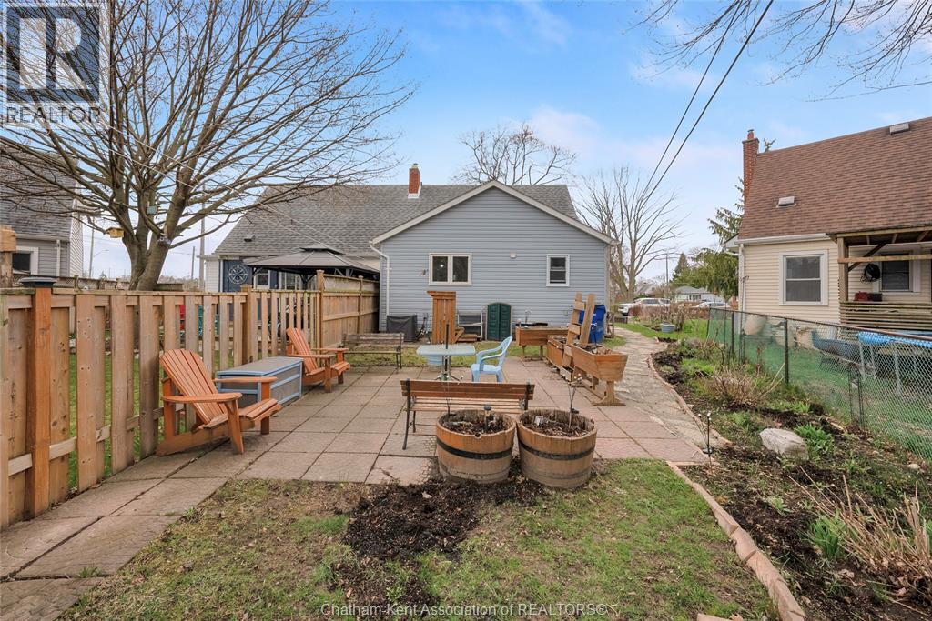 99 Dunn AVENUE — photo 39