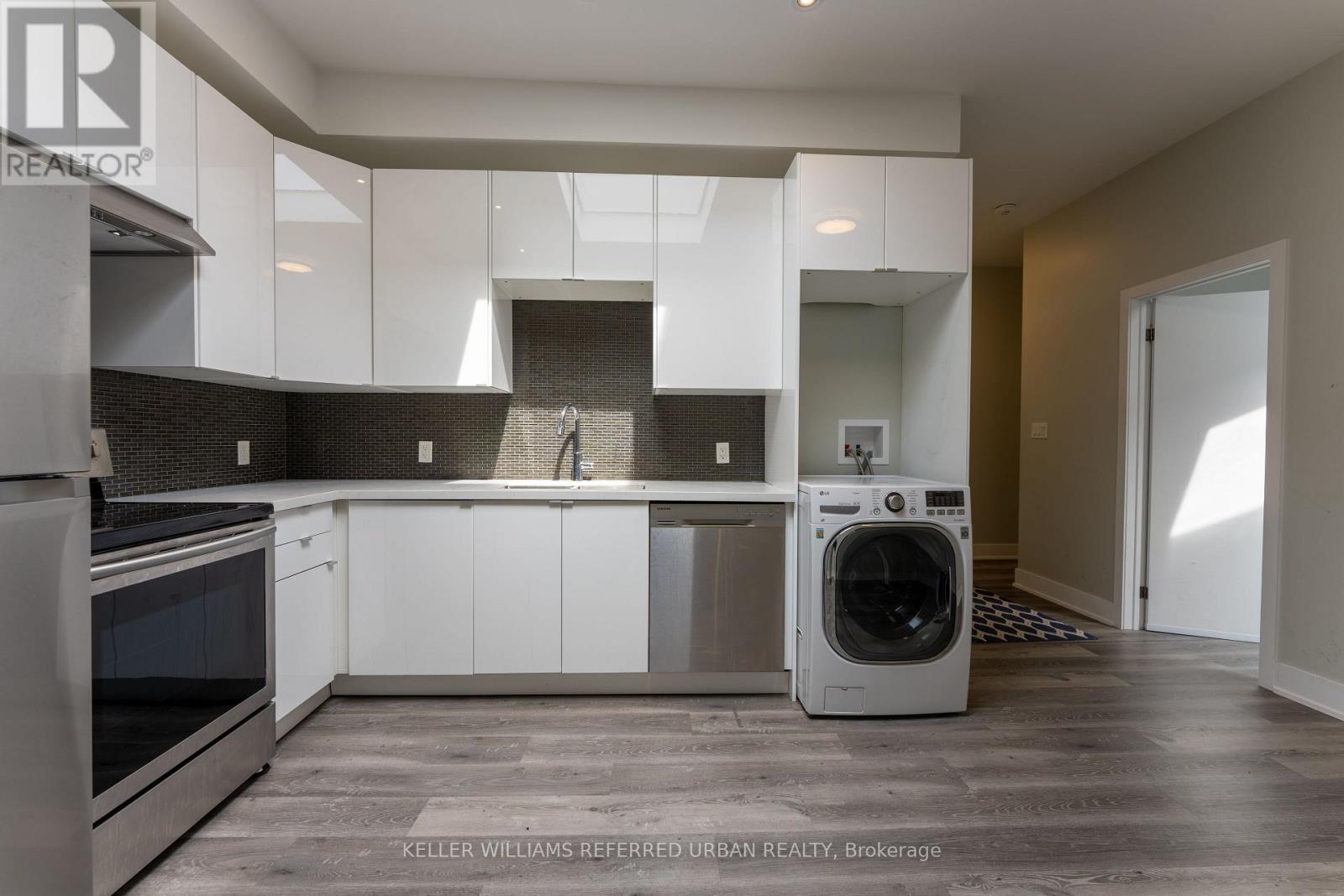 1 - 400 QUEEN STREET W