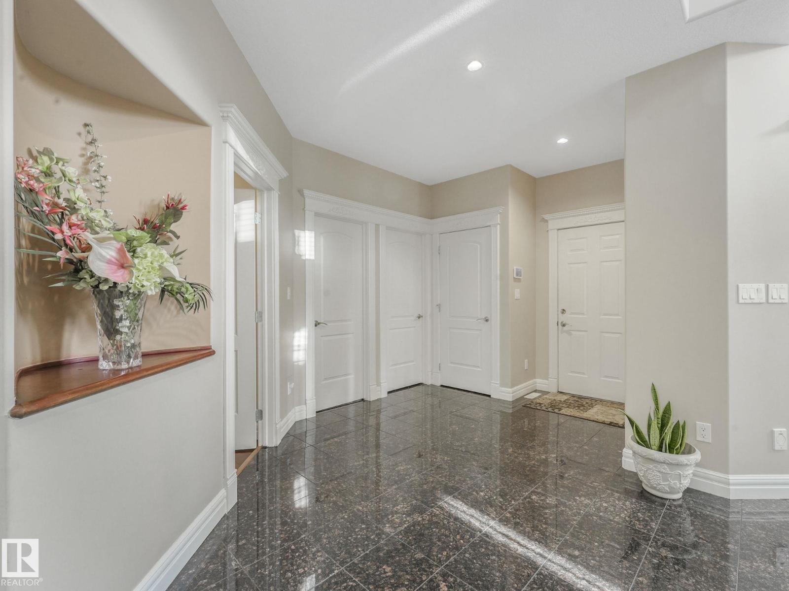 6911 17 AV SW, Edmonton