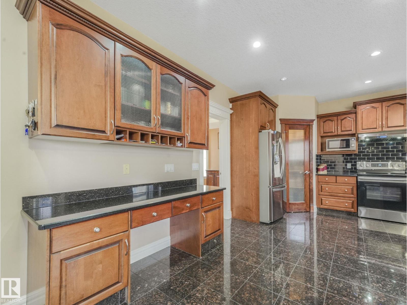 6911 17 AV SW, Edmonton