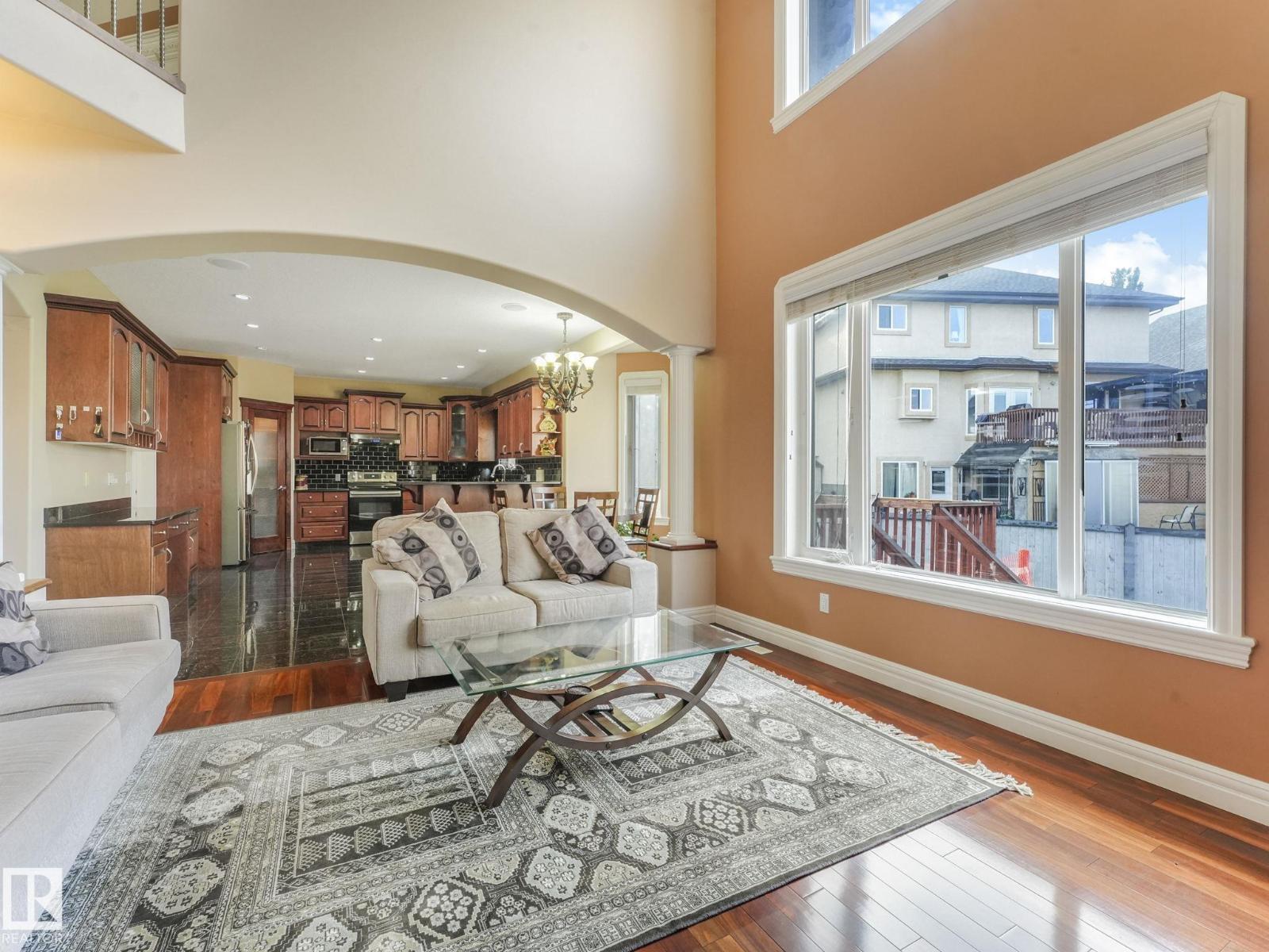 6911 17 AV SW, Edmonton