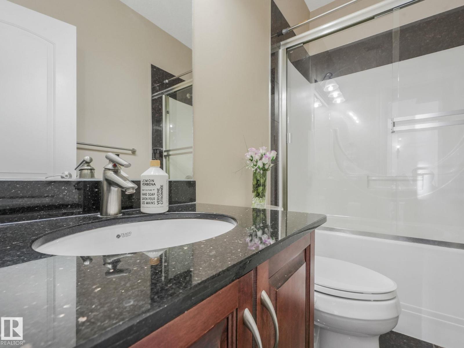 6911 17 AV SW, Edmonton