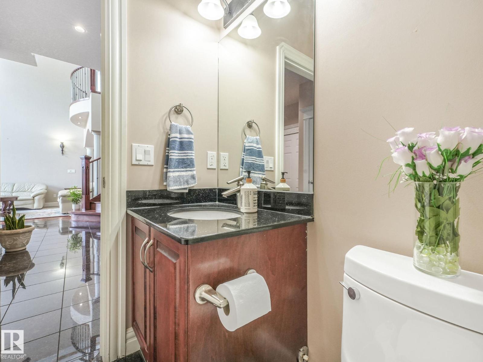 6911 17 AV SW, Edmonton