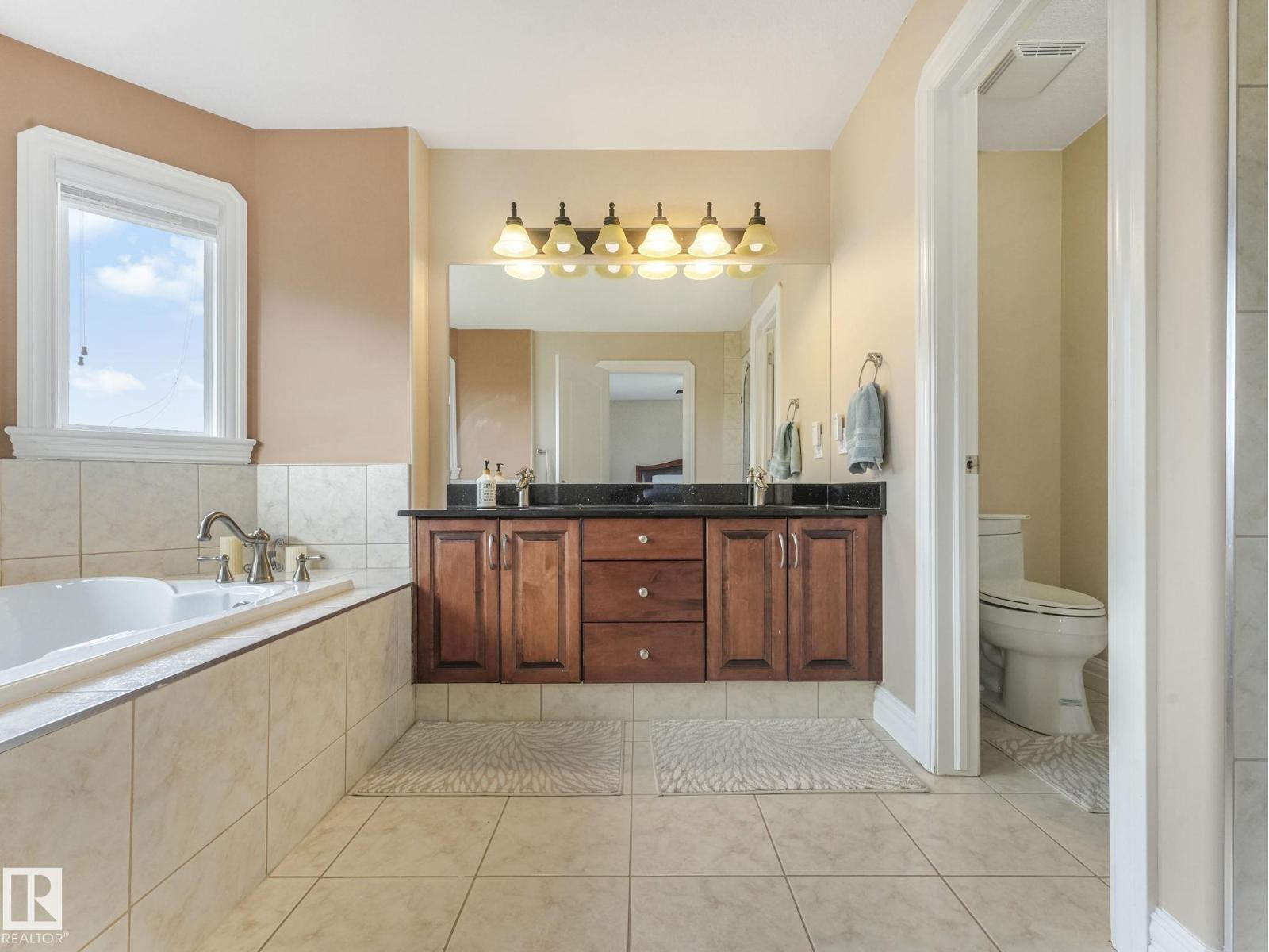 6911 17 AV SW, Edmonton