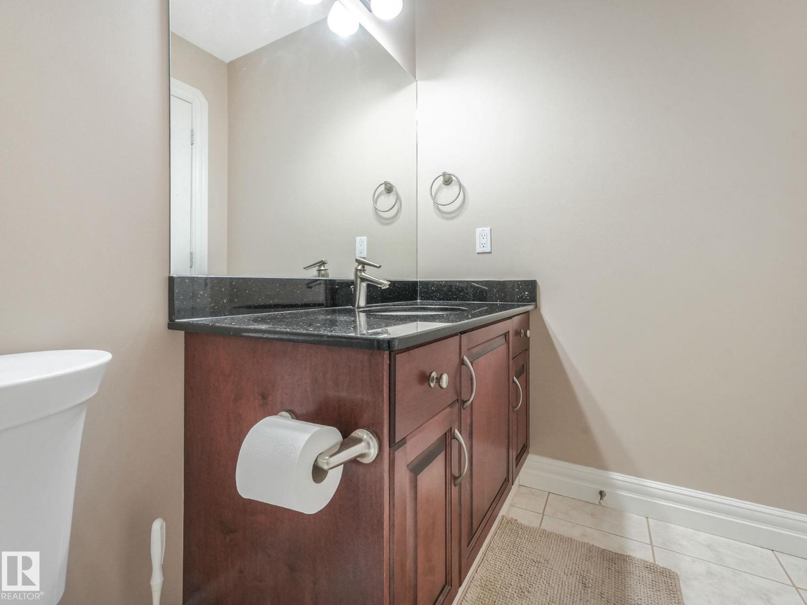 6911 17 AV SW, Edmonton