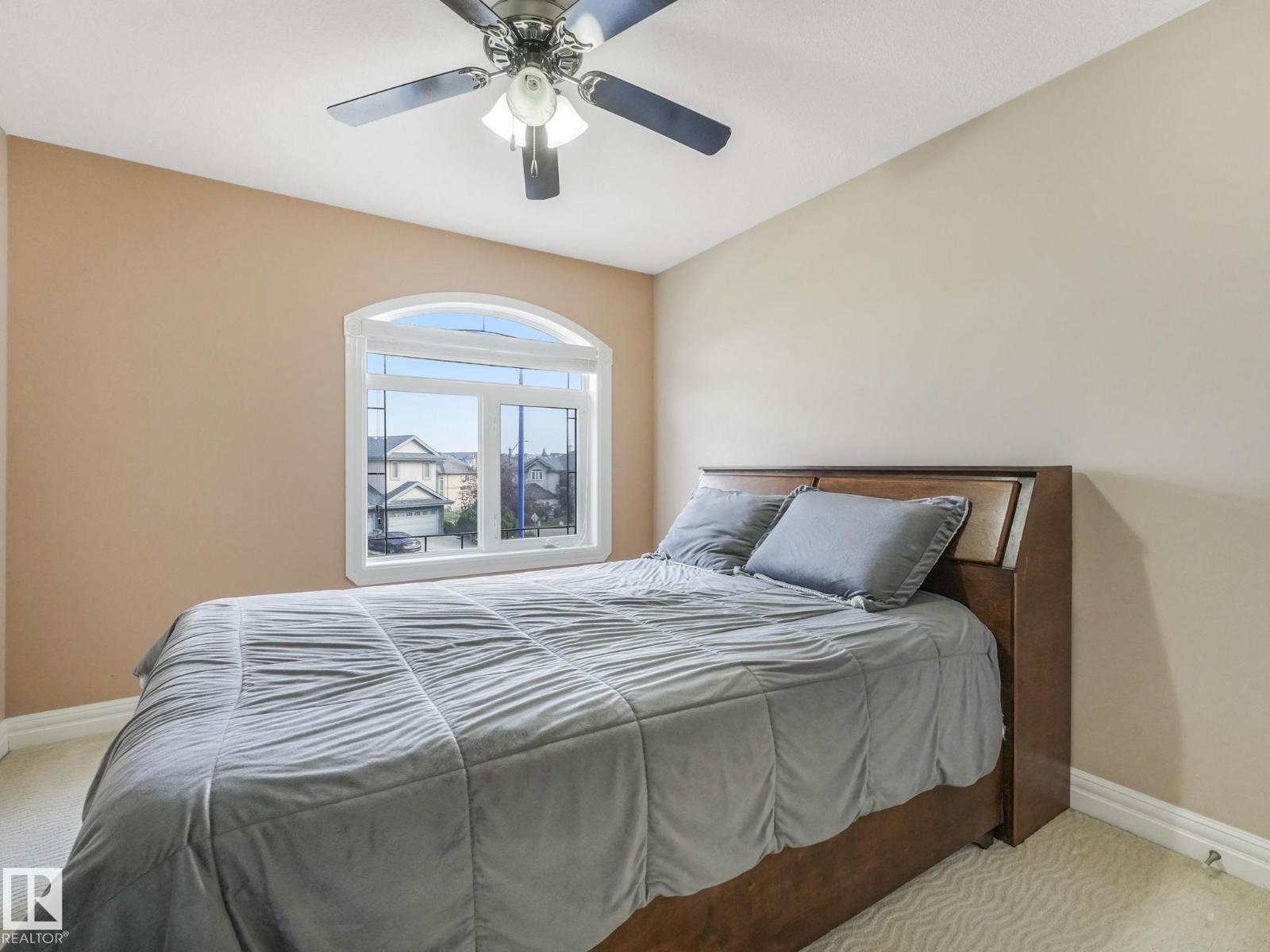 6911 17 AV SW, Edmonton