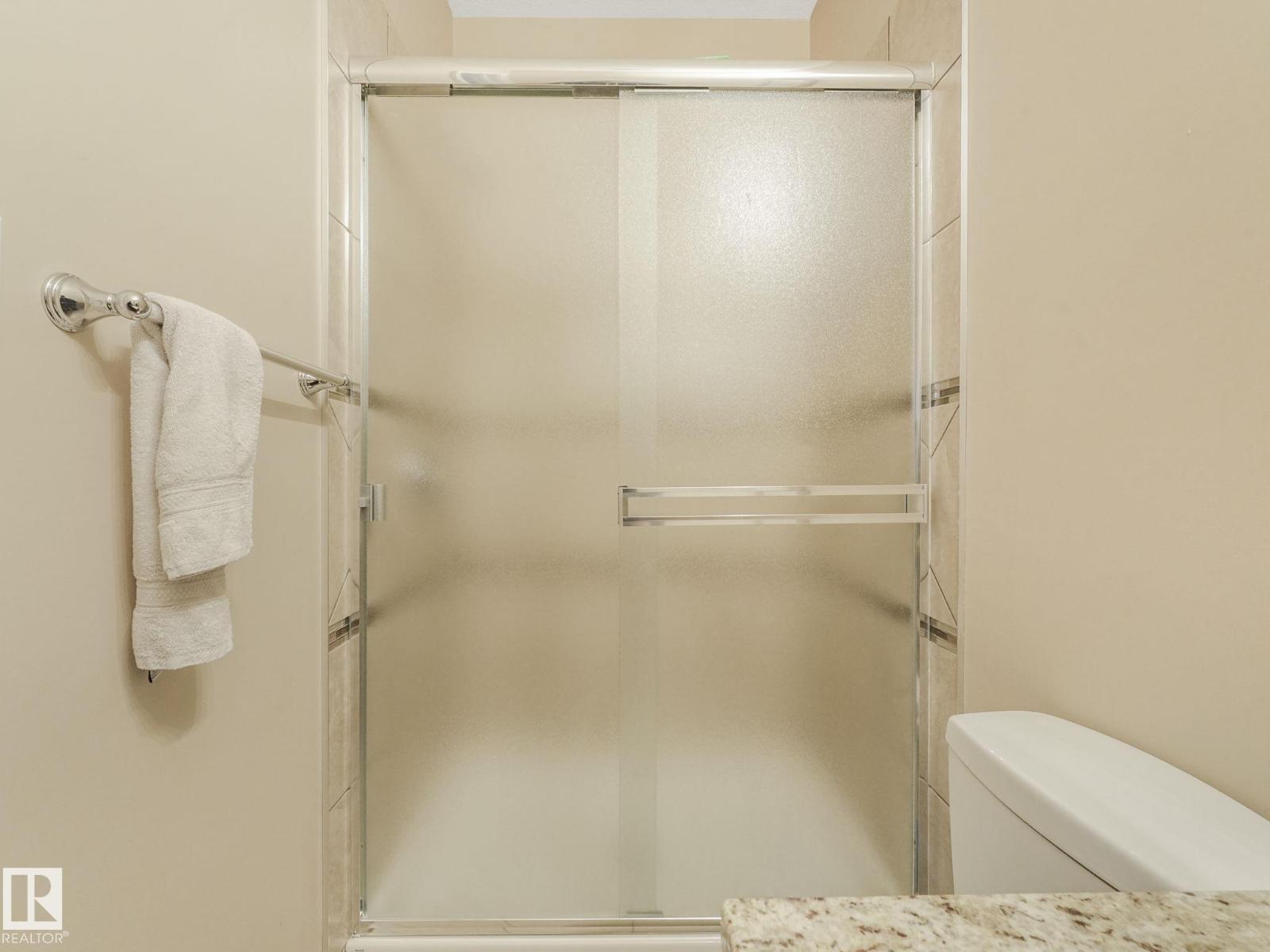 6911 17 AV SW, Edmonton