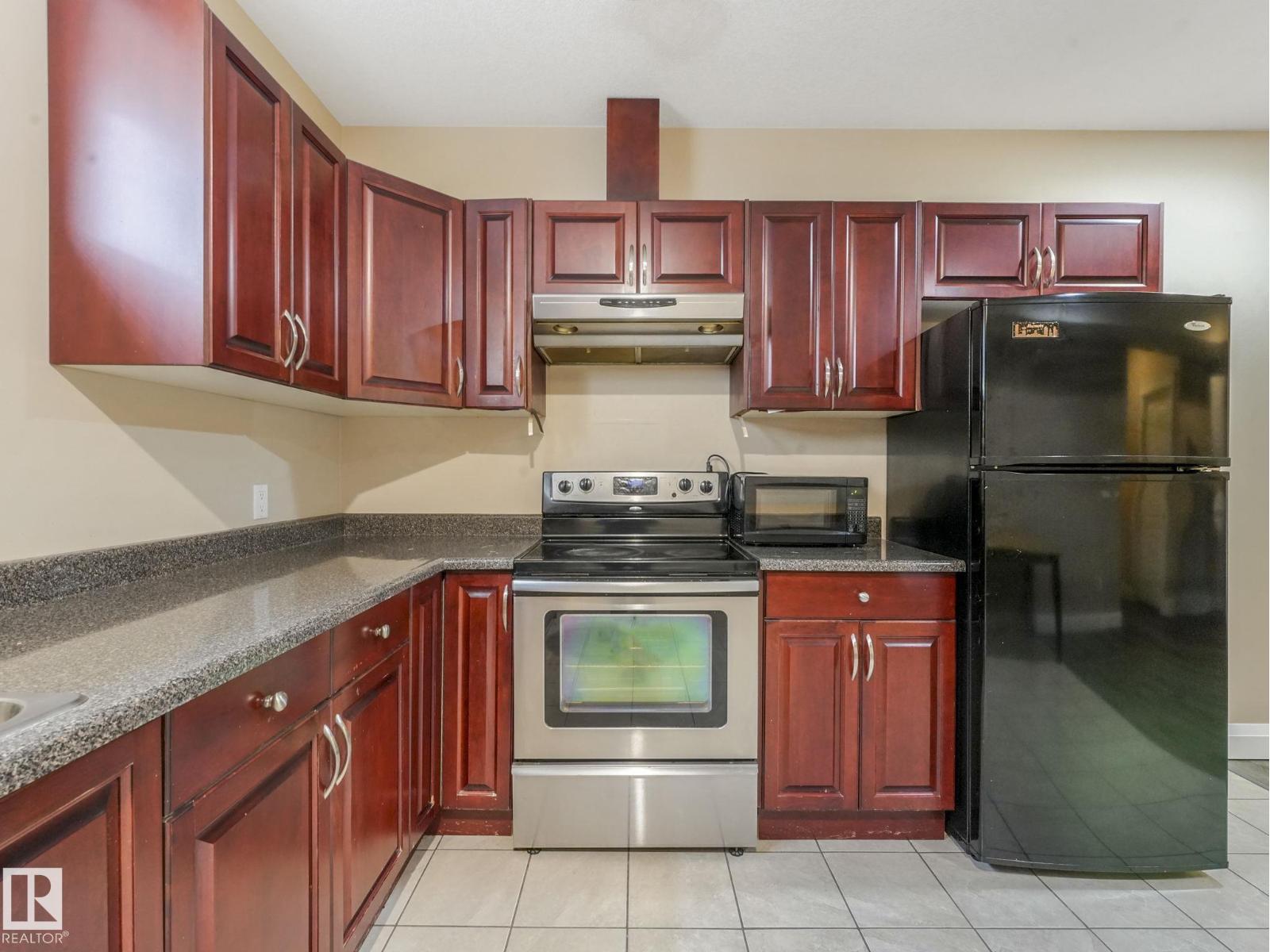 6911 17 AV SW, Edmonton