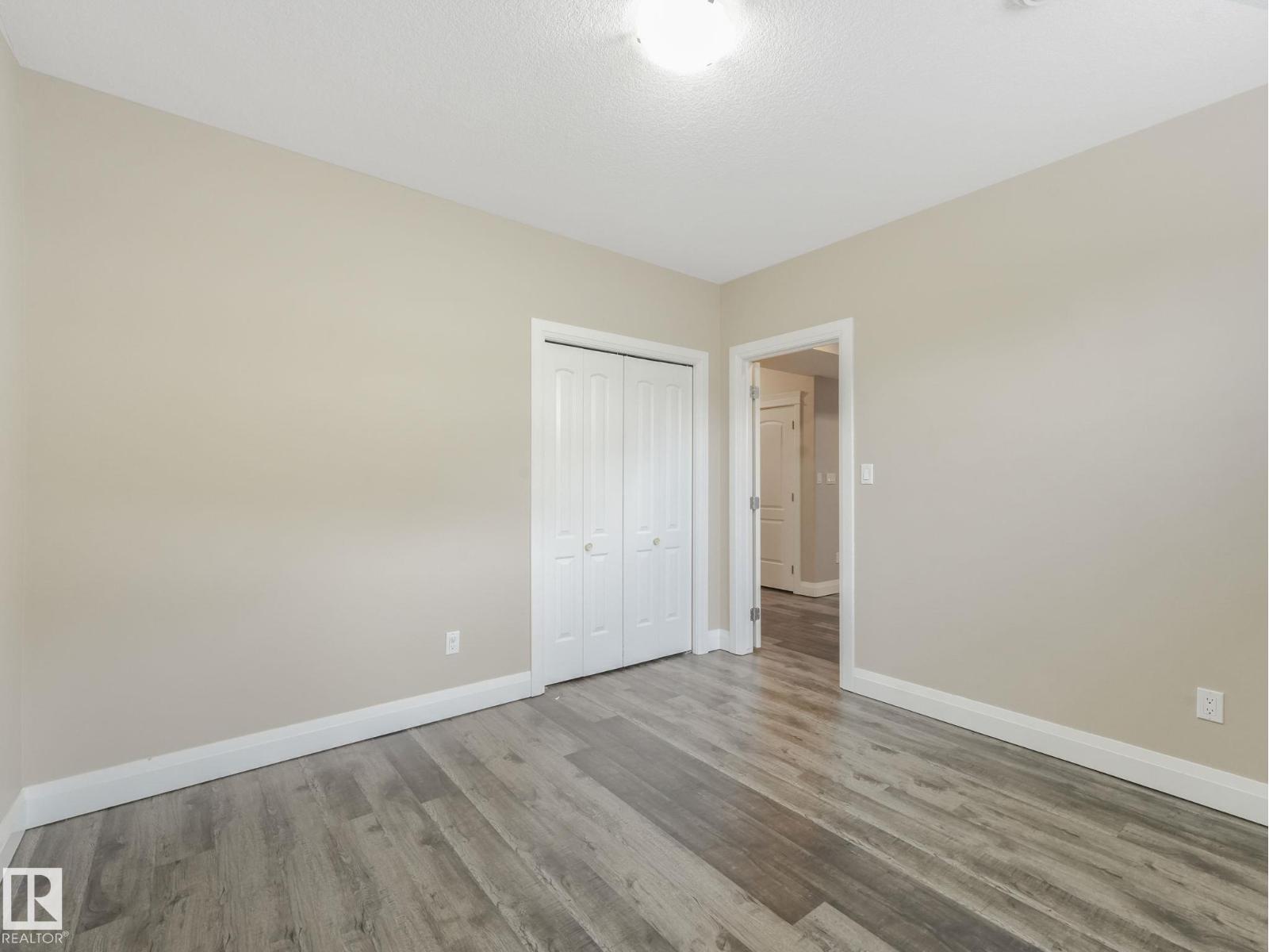 6911 17 AV SW, Edmonton