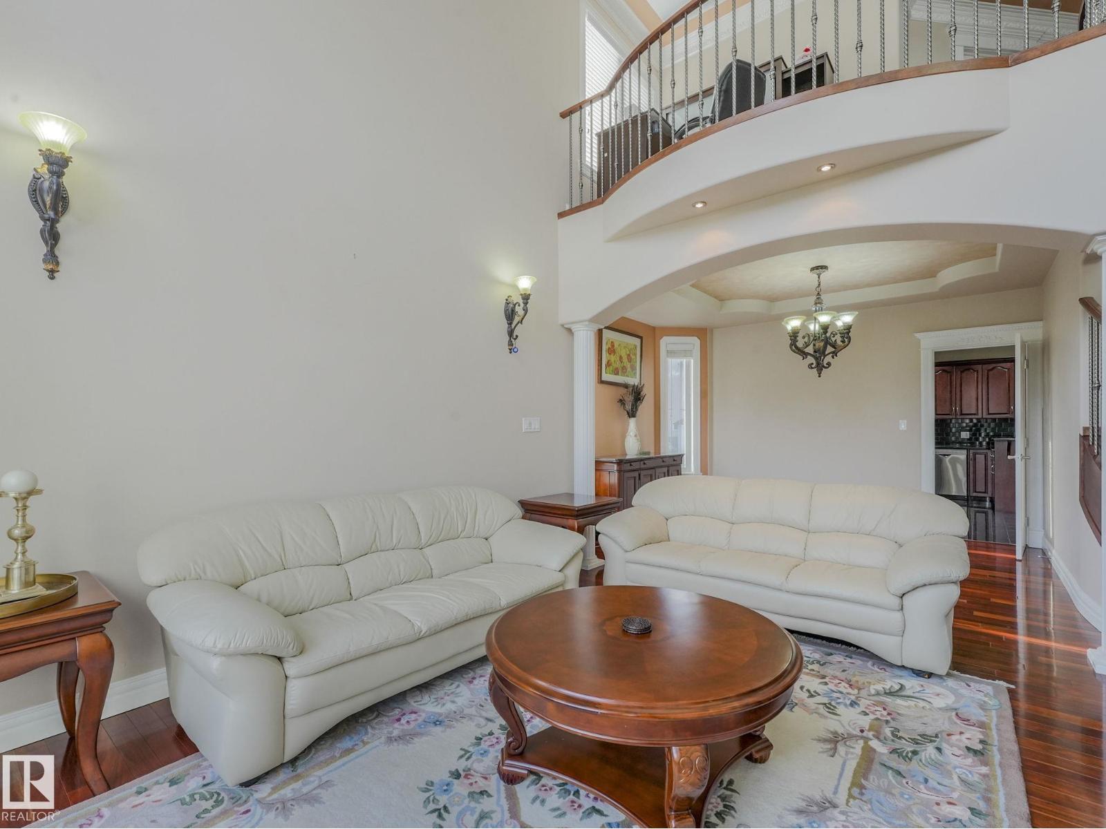 6911 17 AV SW, Edmonton