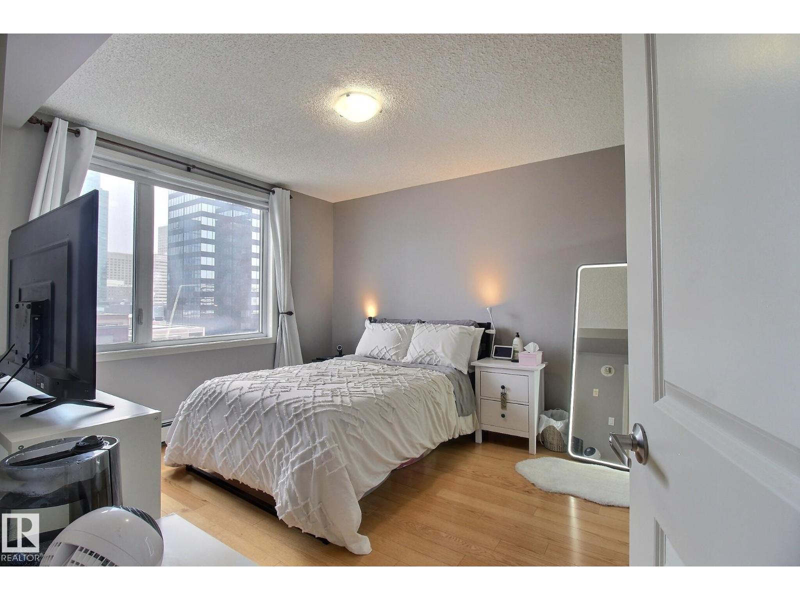 #803 10180 104 ST NW, Edmonton