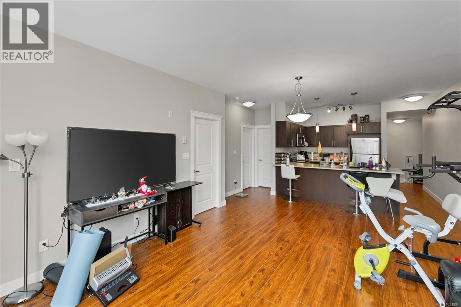 #203 844 GOLDSTREAM AVE - 14