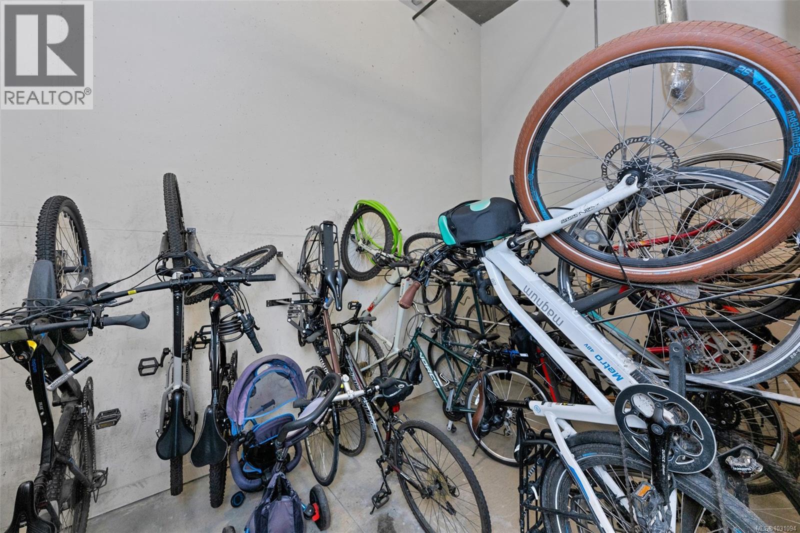 #203 844 GOLDSTREAM AVE - 20