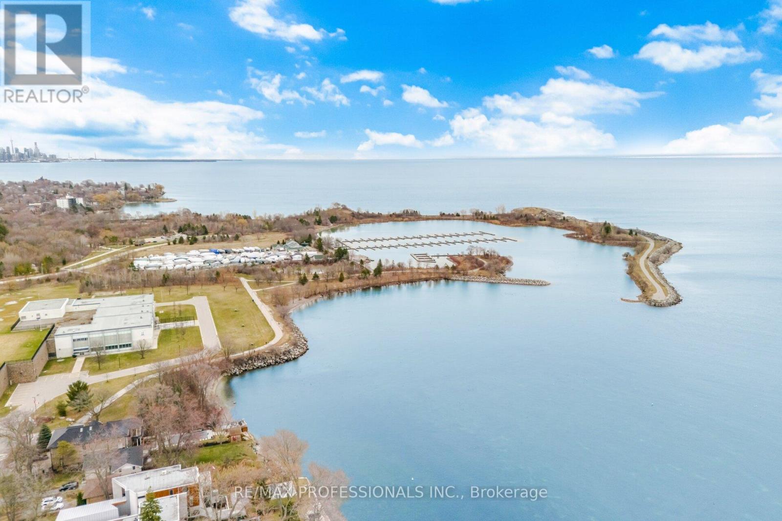 15 TWENTY-SEVENTH STREET, Toronto (Long Branch), Ontario