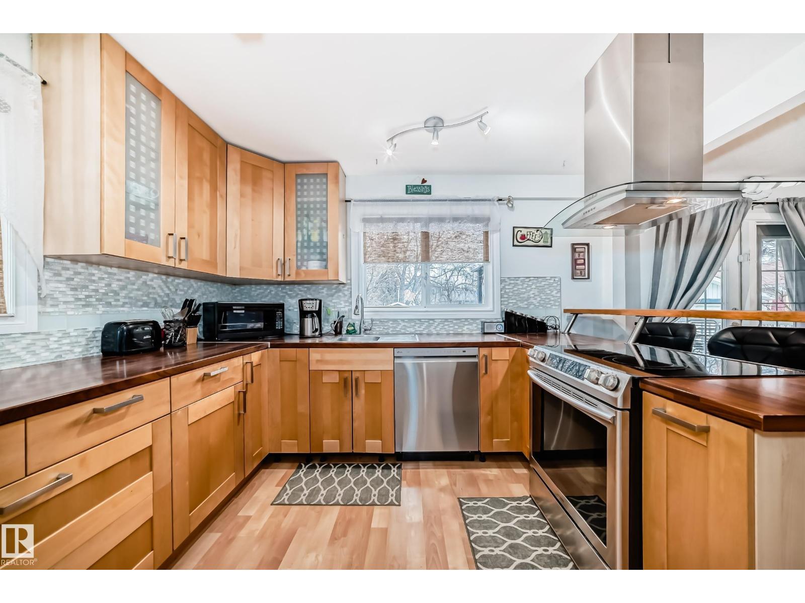 8811 38A AV NW, Edmonton