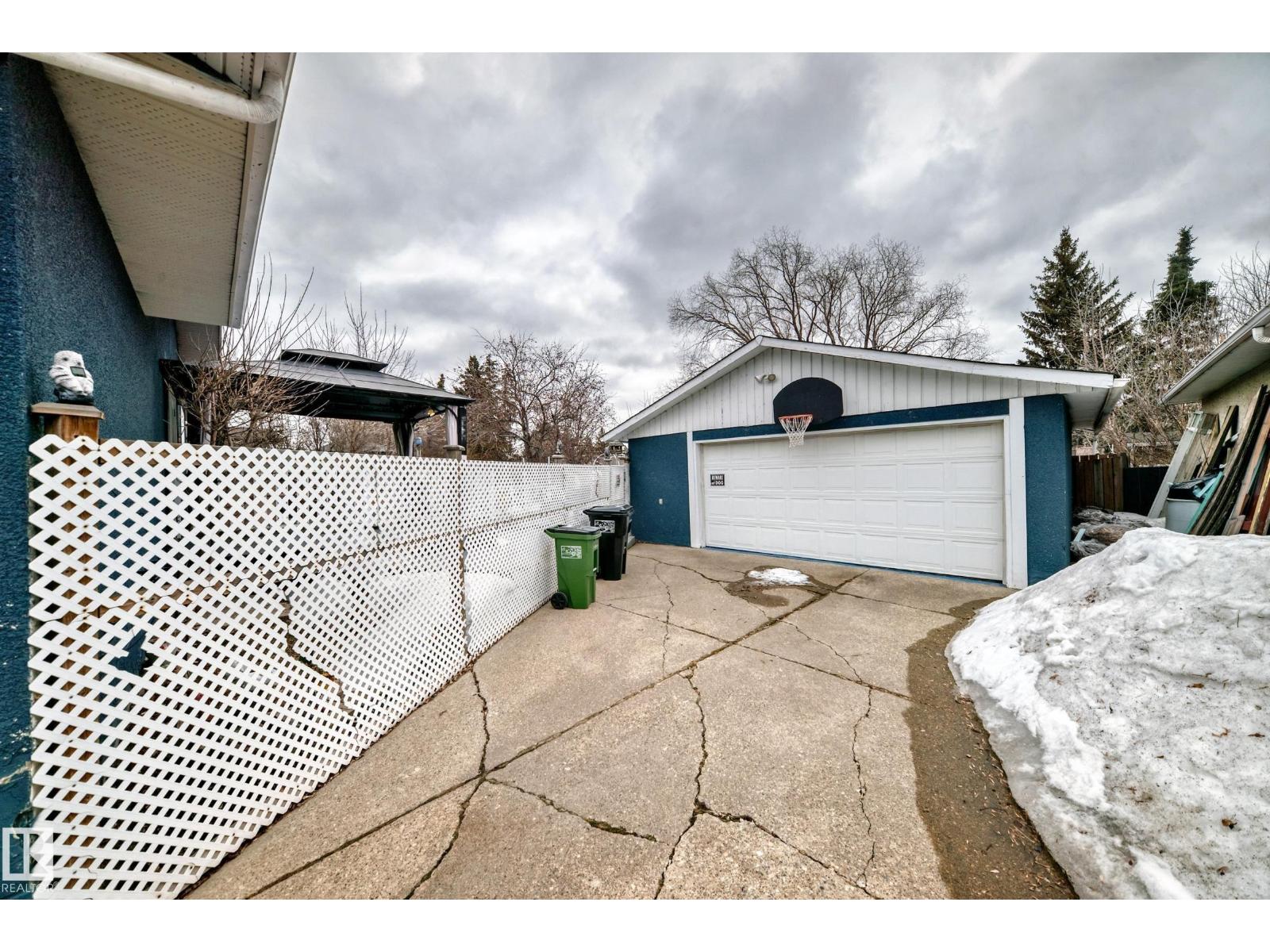 8811 38A AV NW, Edmonton