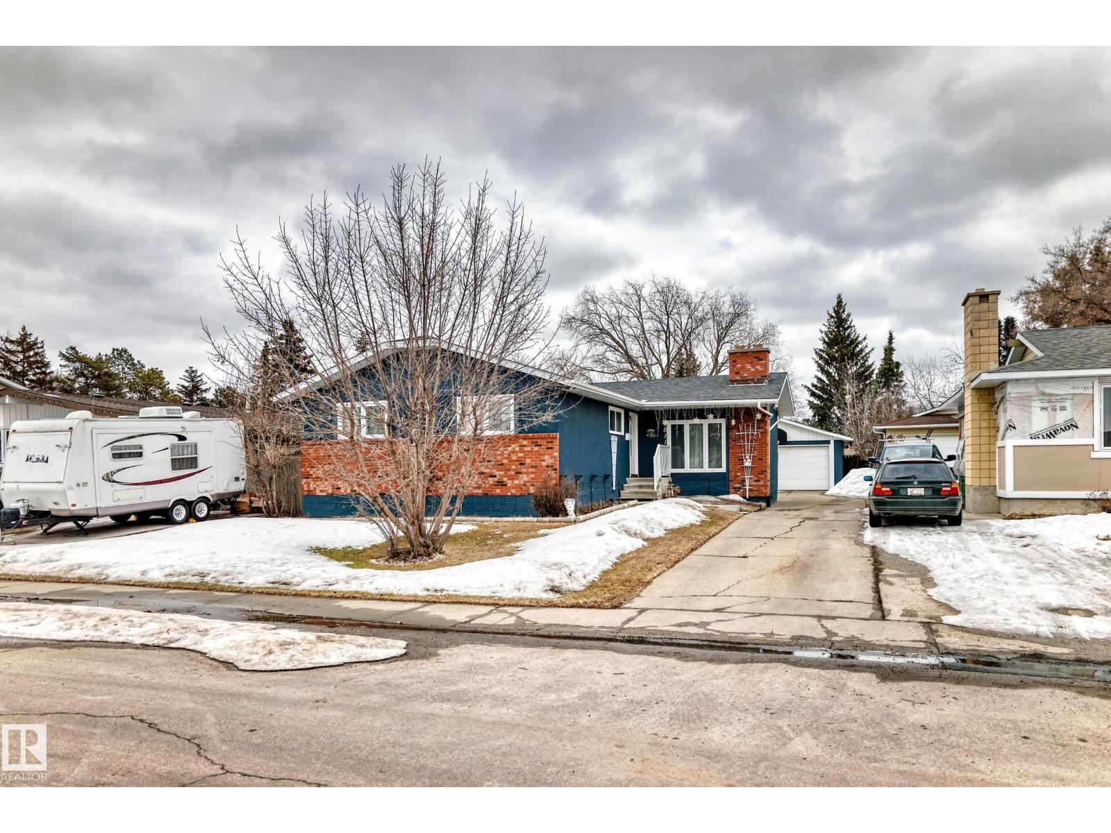 8811 38A AV NW, Edmonton