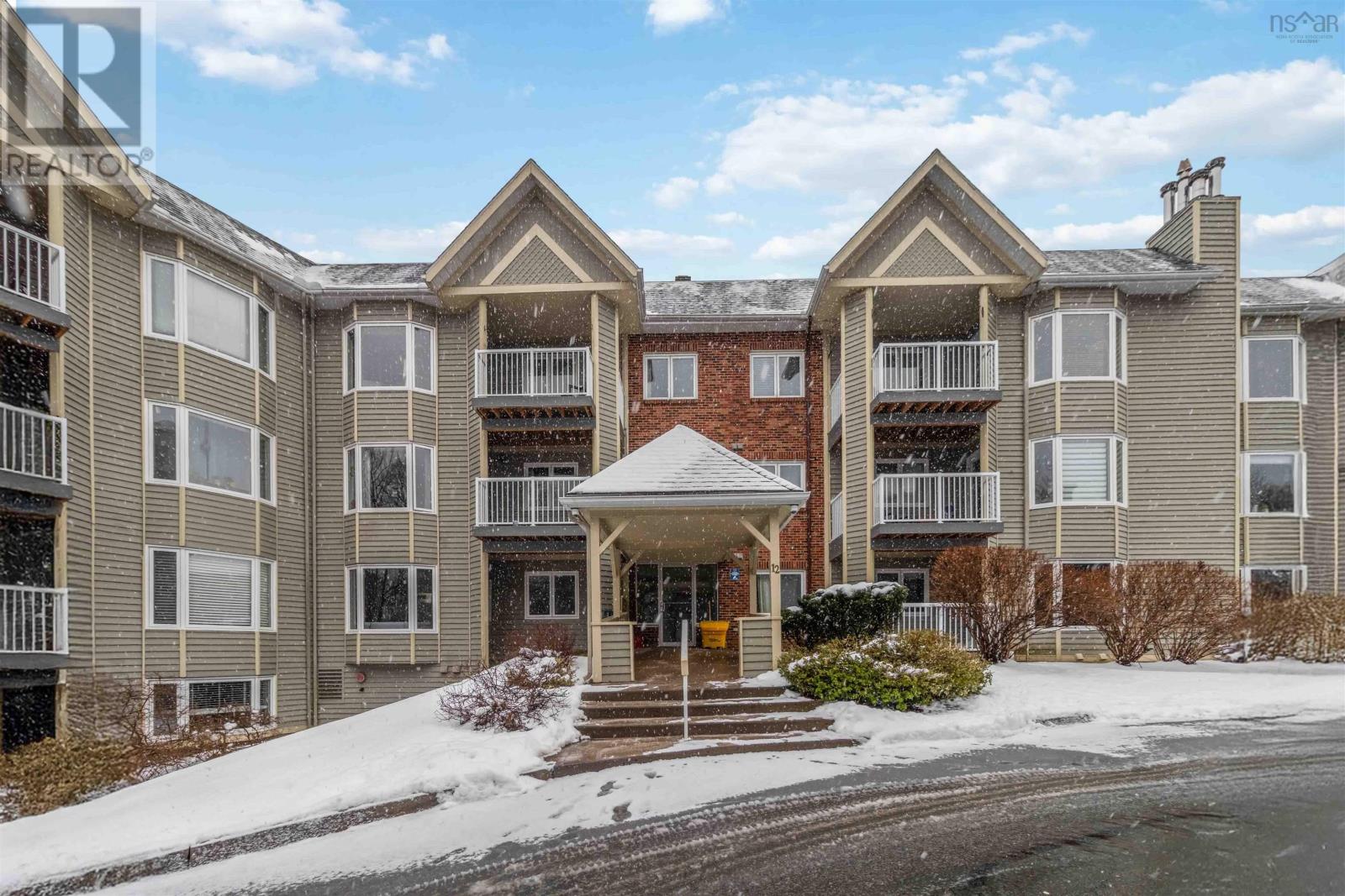 #104 12 SPINNAKER DRIVE - 2
