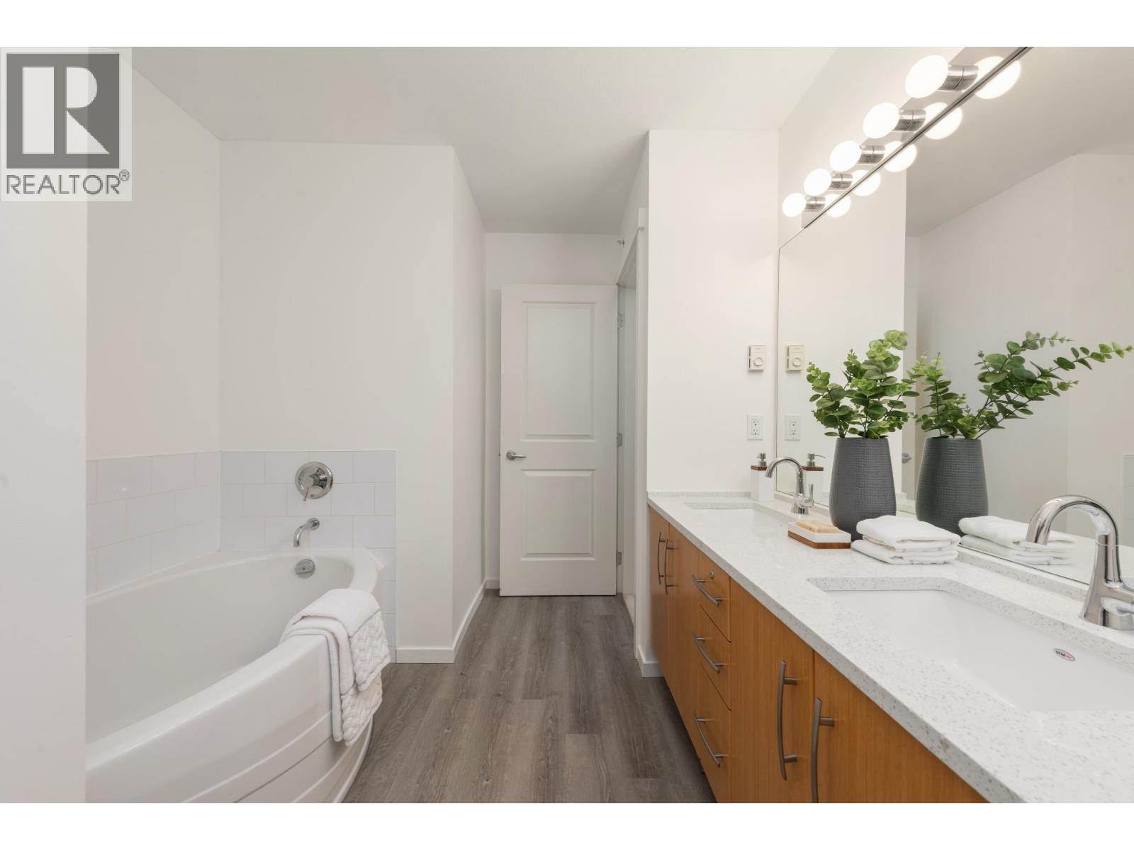 401 300 KLAHANIE DRIVE, Port Moody