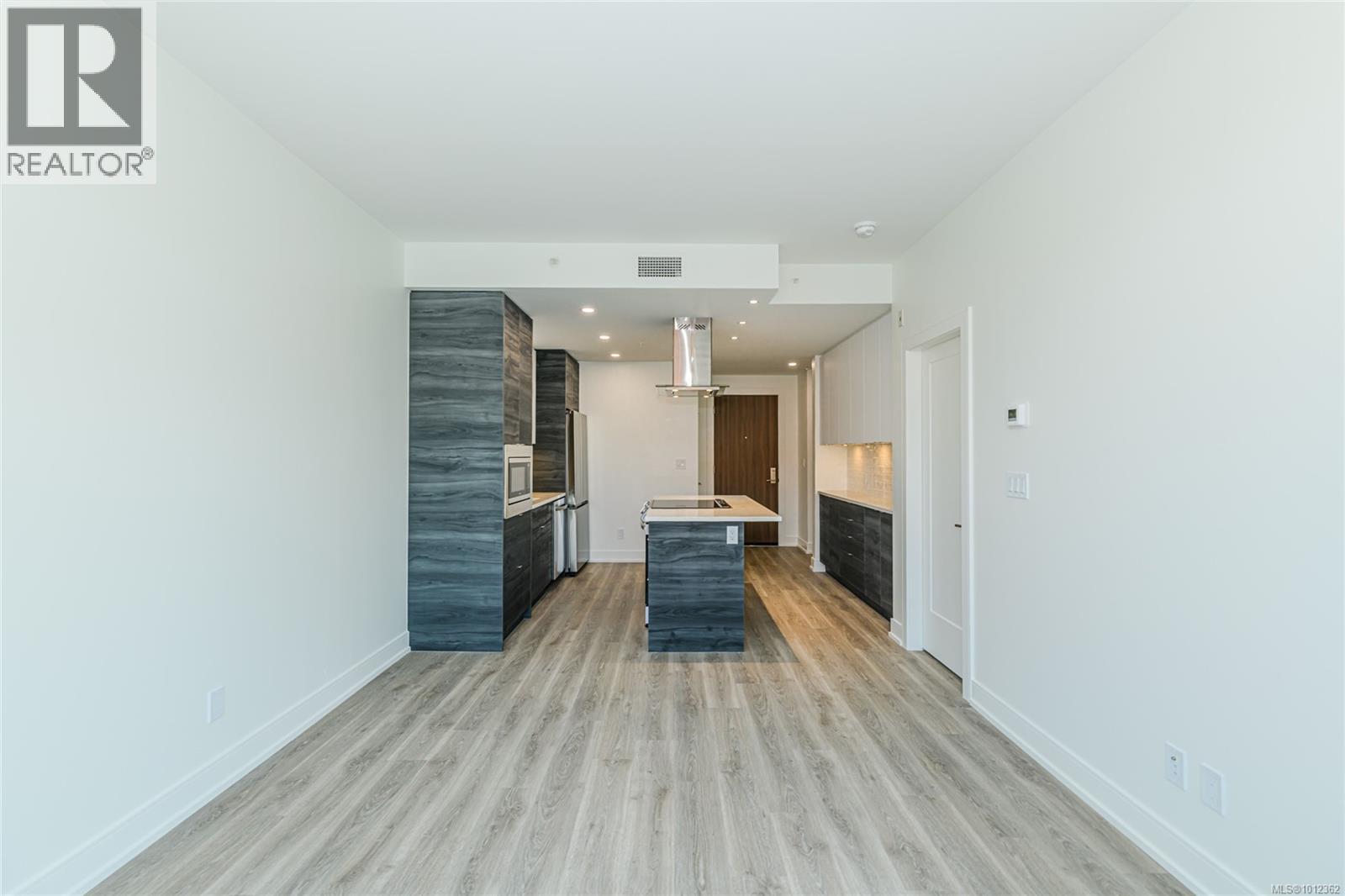 #715 1628 Store St - 7