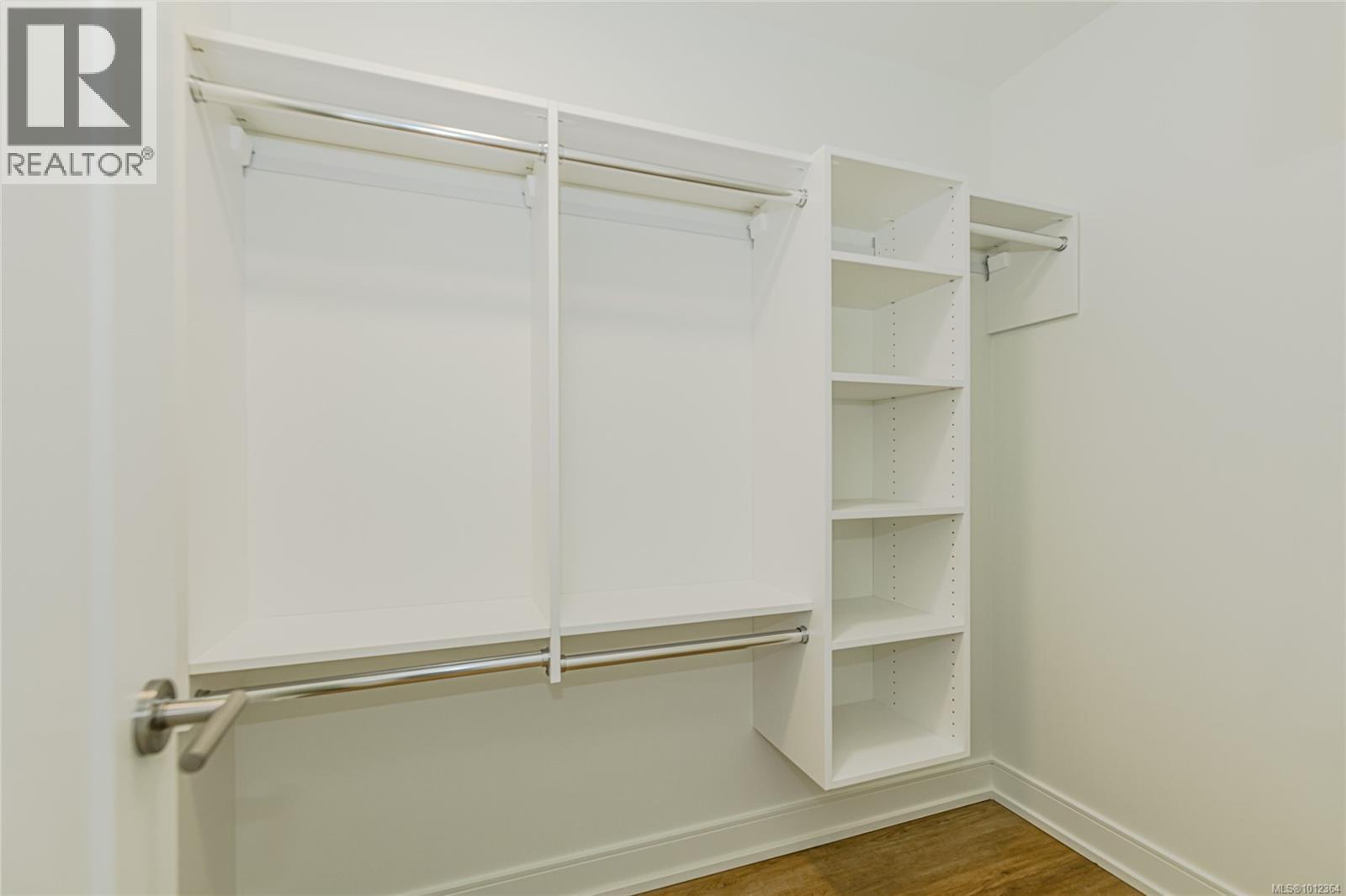 #902 1628 STORE ST - 14