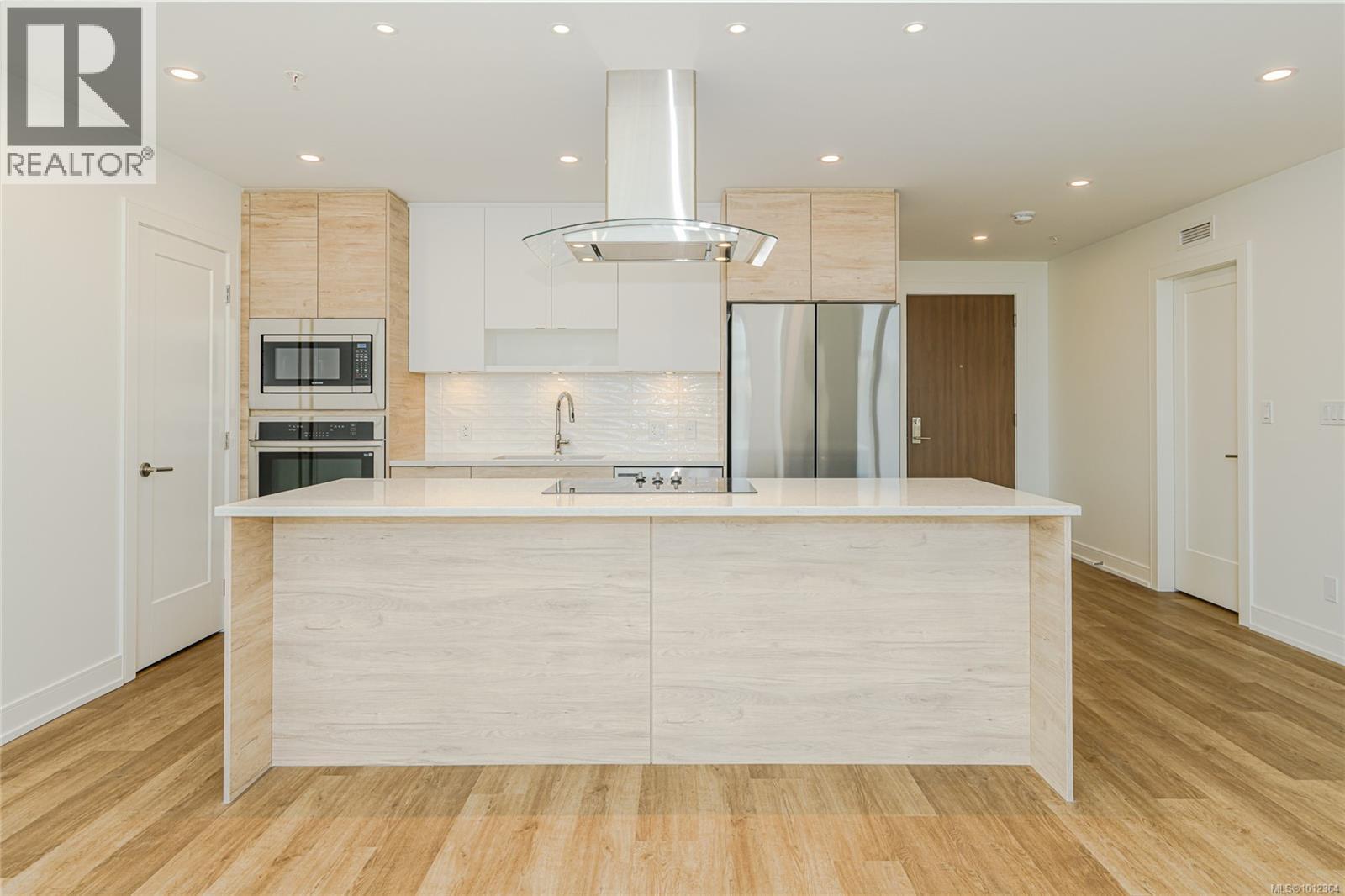 #902 1628 STORE ST - Image 2