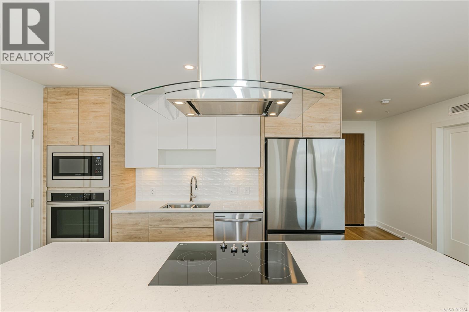 #902 1628 STORE ST - Image 3