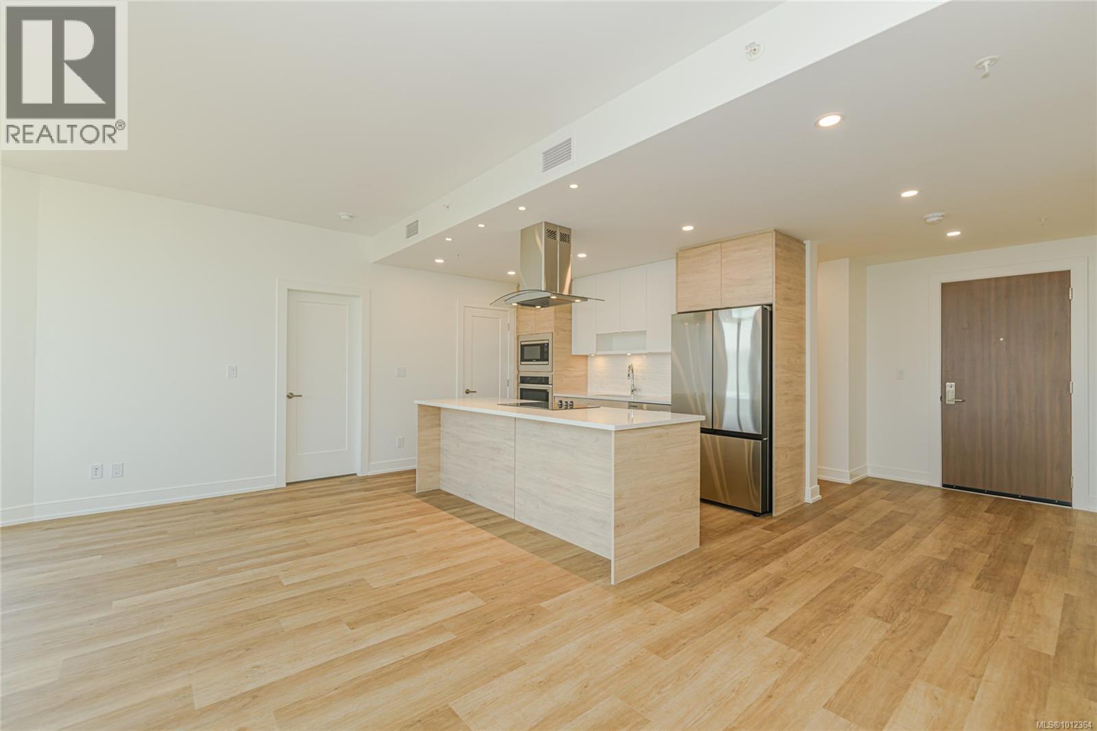 #902 1628 STORE ST - 8