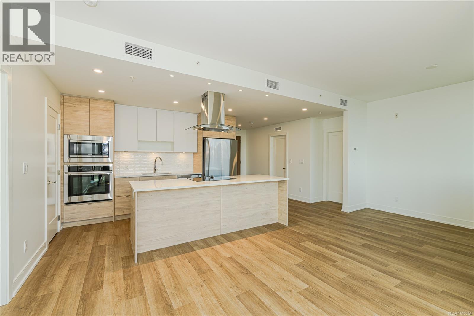 #902 1628 STORE ST - 7