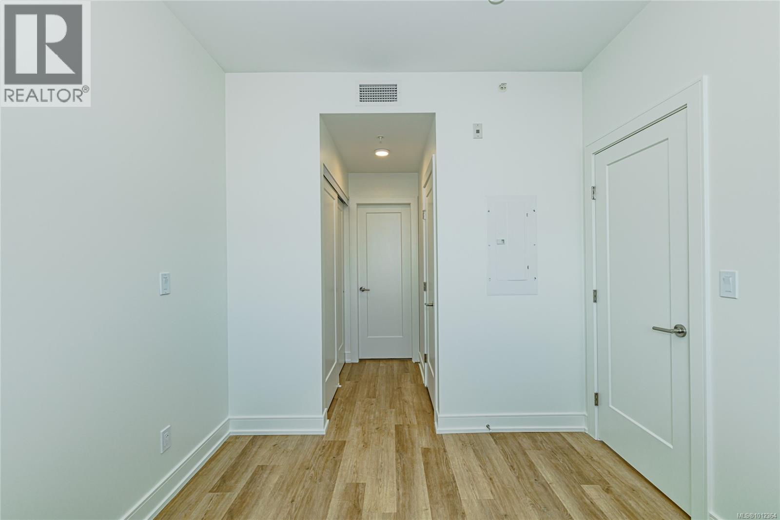 #902 1628 STORE ST - 19