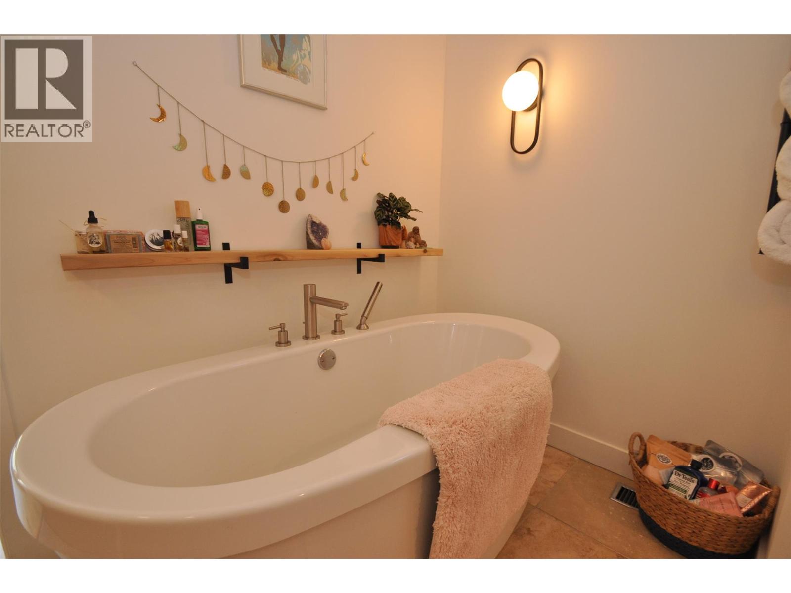 1211 FRONT STREET - 26