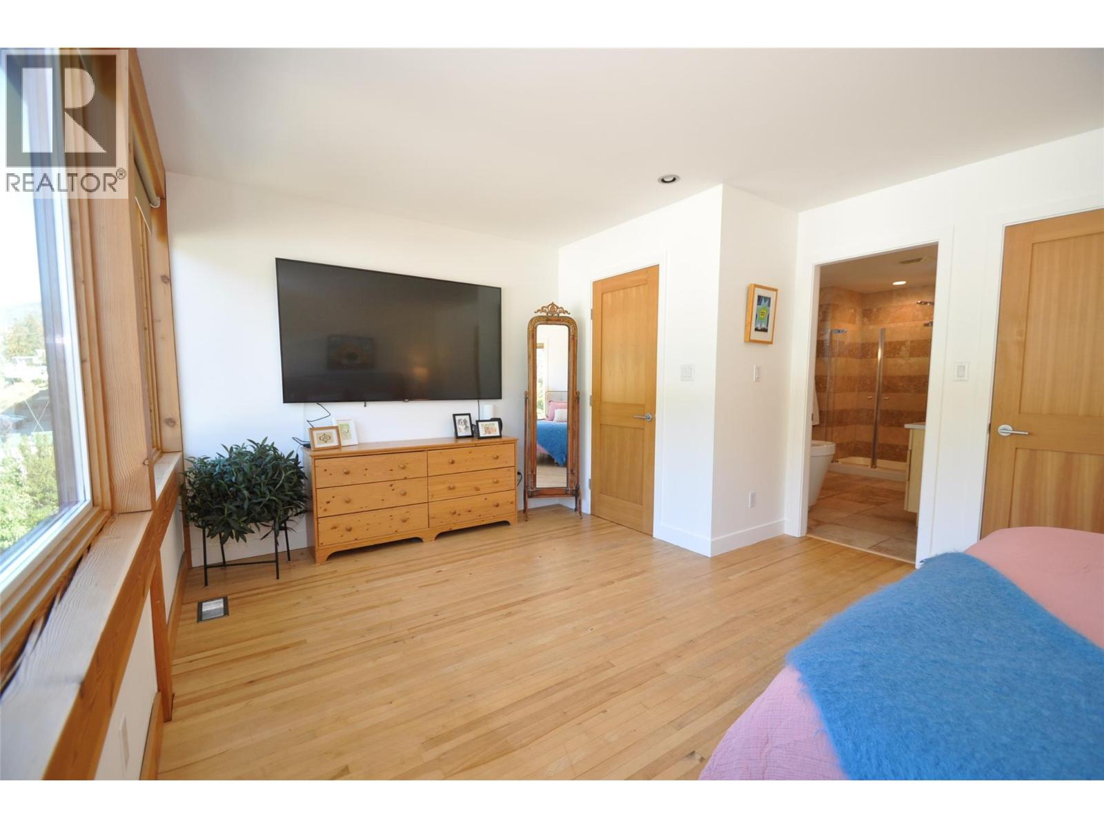 1211 FRONT STREET - 23