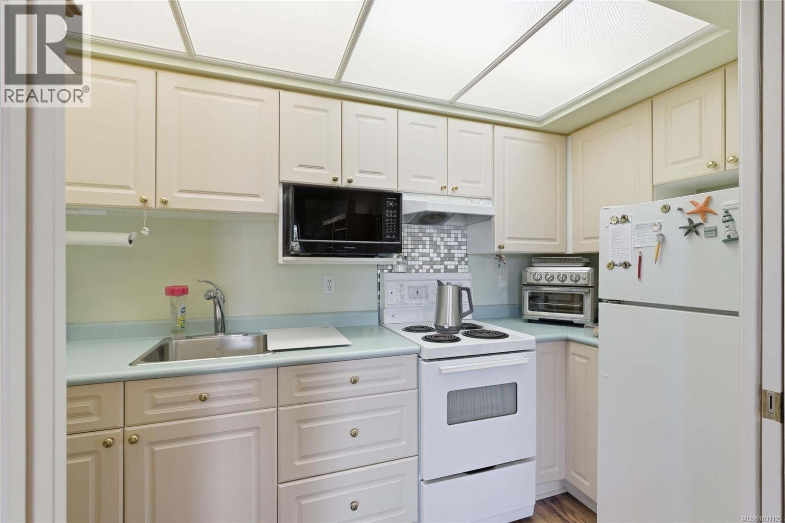 #602 265 Mills St - 6