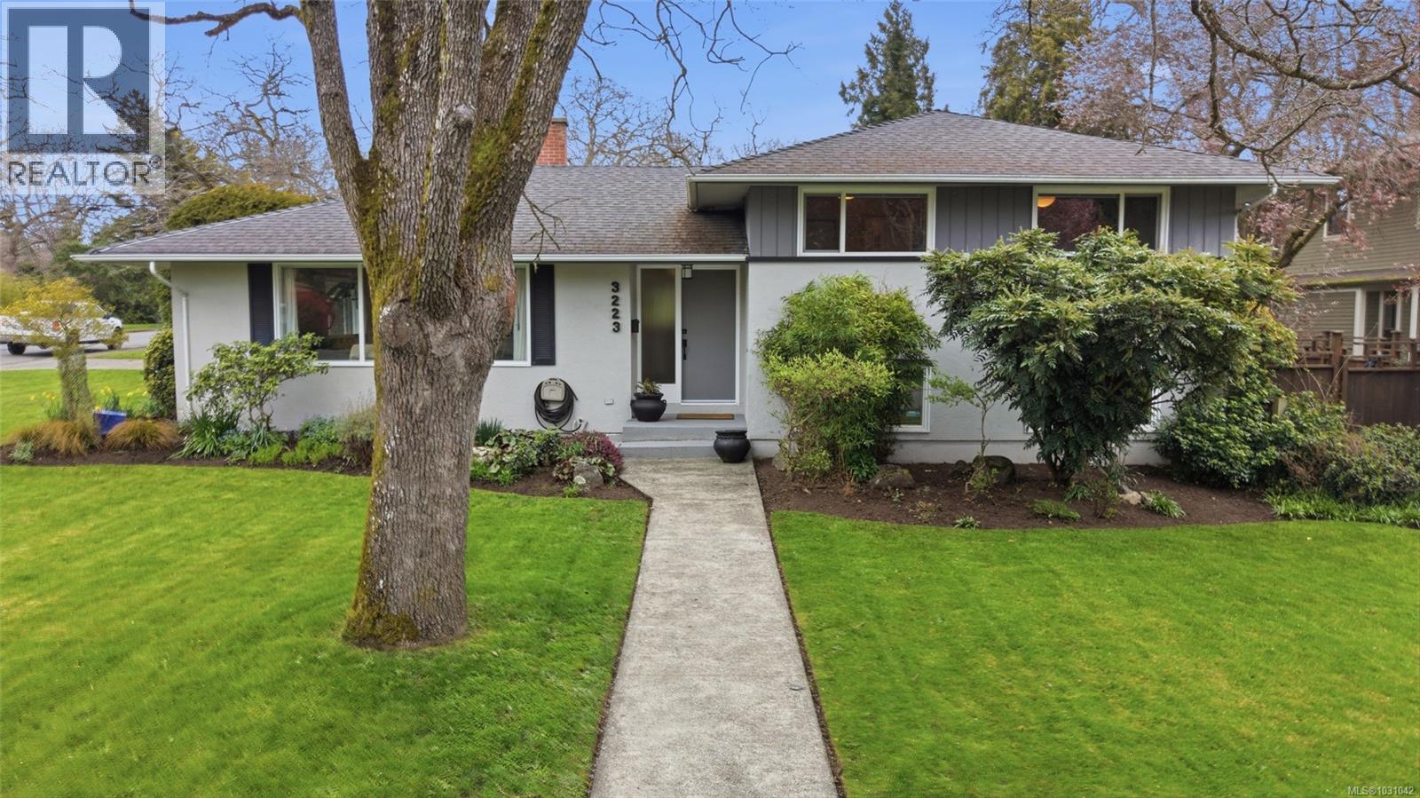  3223 Henderson Road, Oak Bay