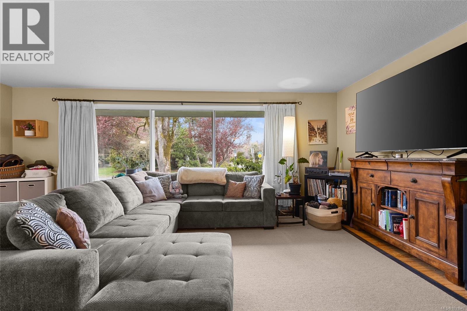 3223 Henderson Road, Oak Bay