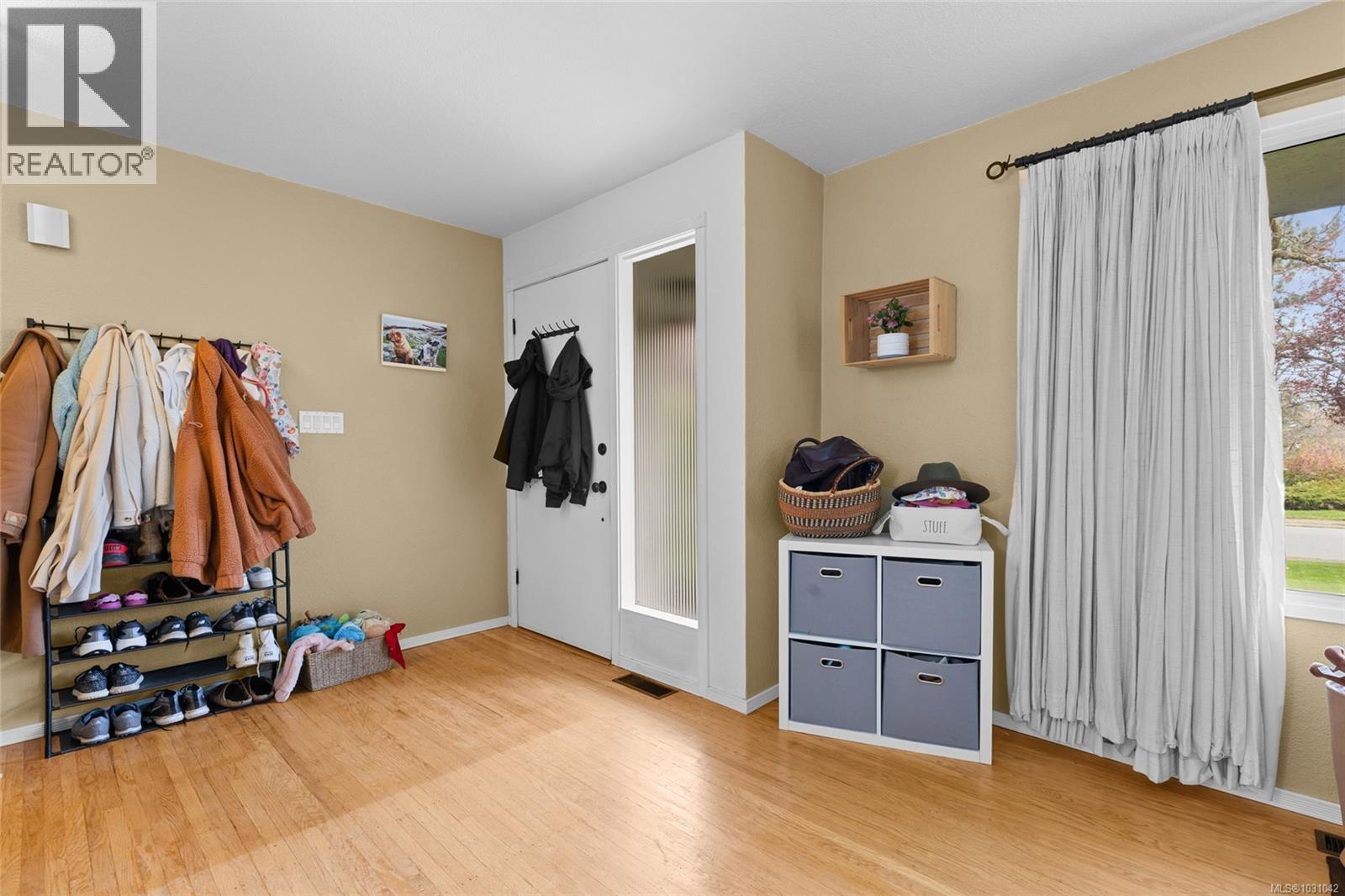  3223 Henderson Road, Oak Bay