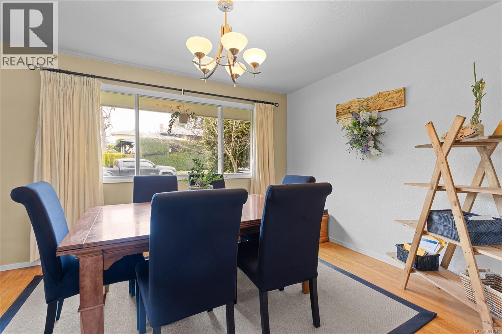  3223 Henderson Road, Oak Bay