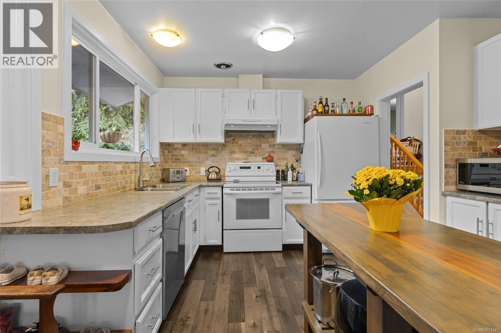  3223 Henderson Road, Oak Bay