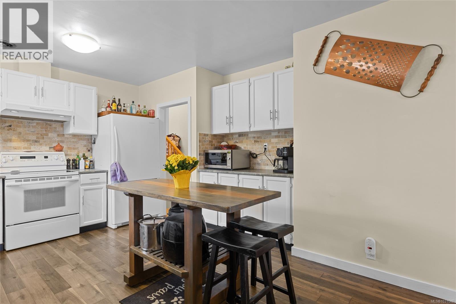  3223 Henderson Road, Oak Bay