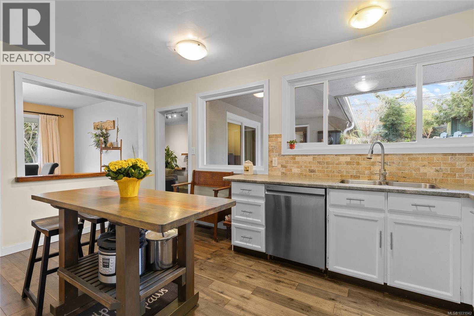  3223 Henderson Road, Oak Bay