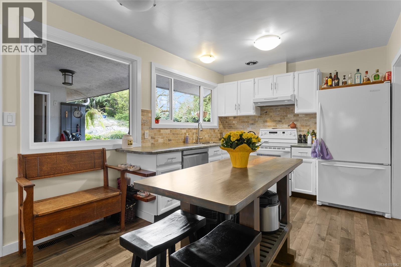  3223 Henderson Road, Oak Bay