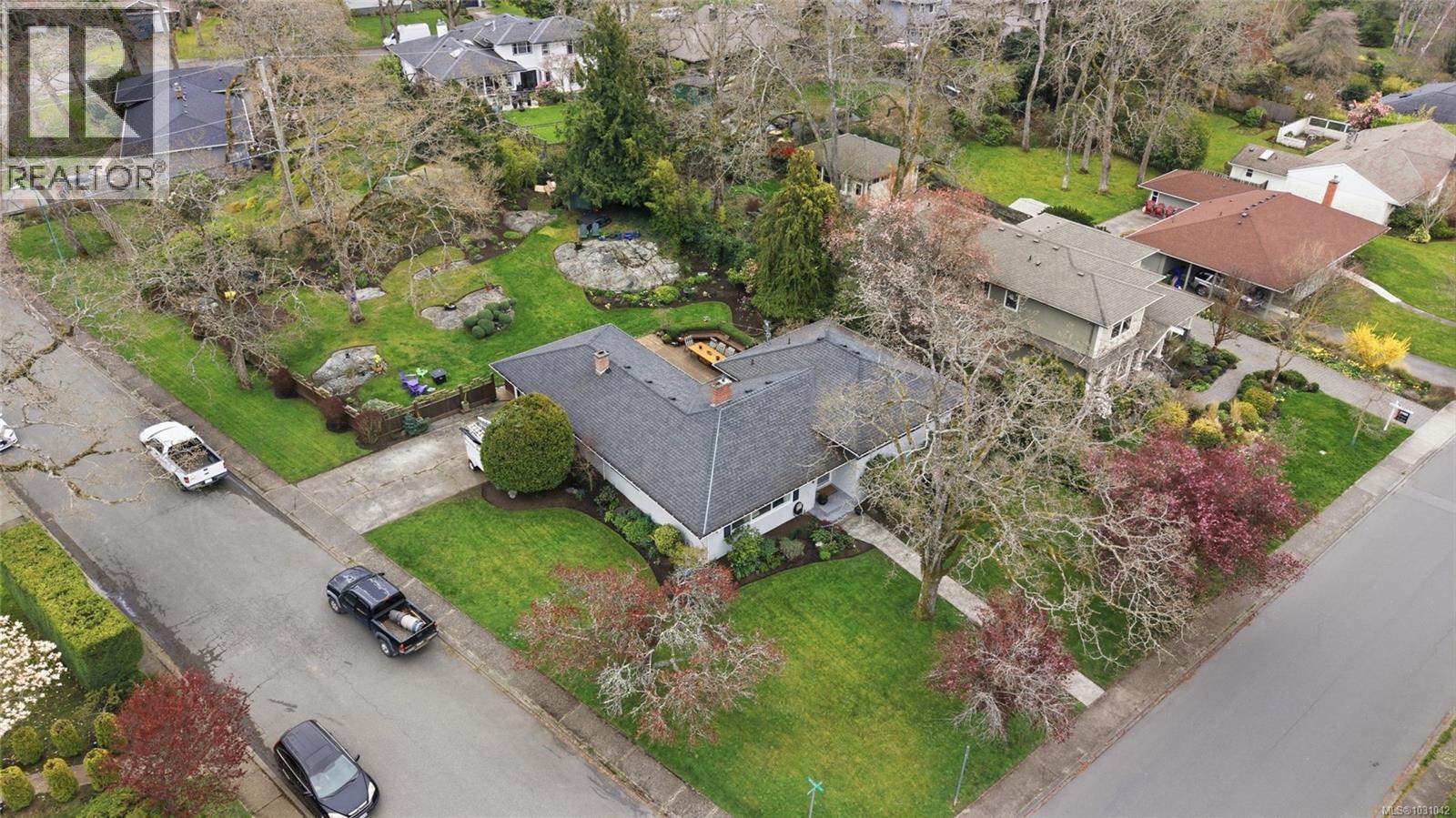  3223 Henderson Road, Oak Bay