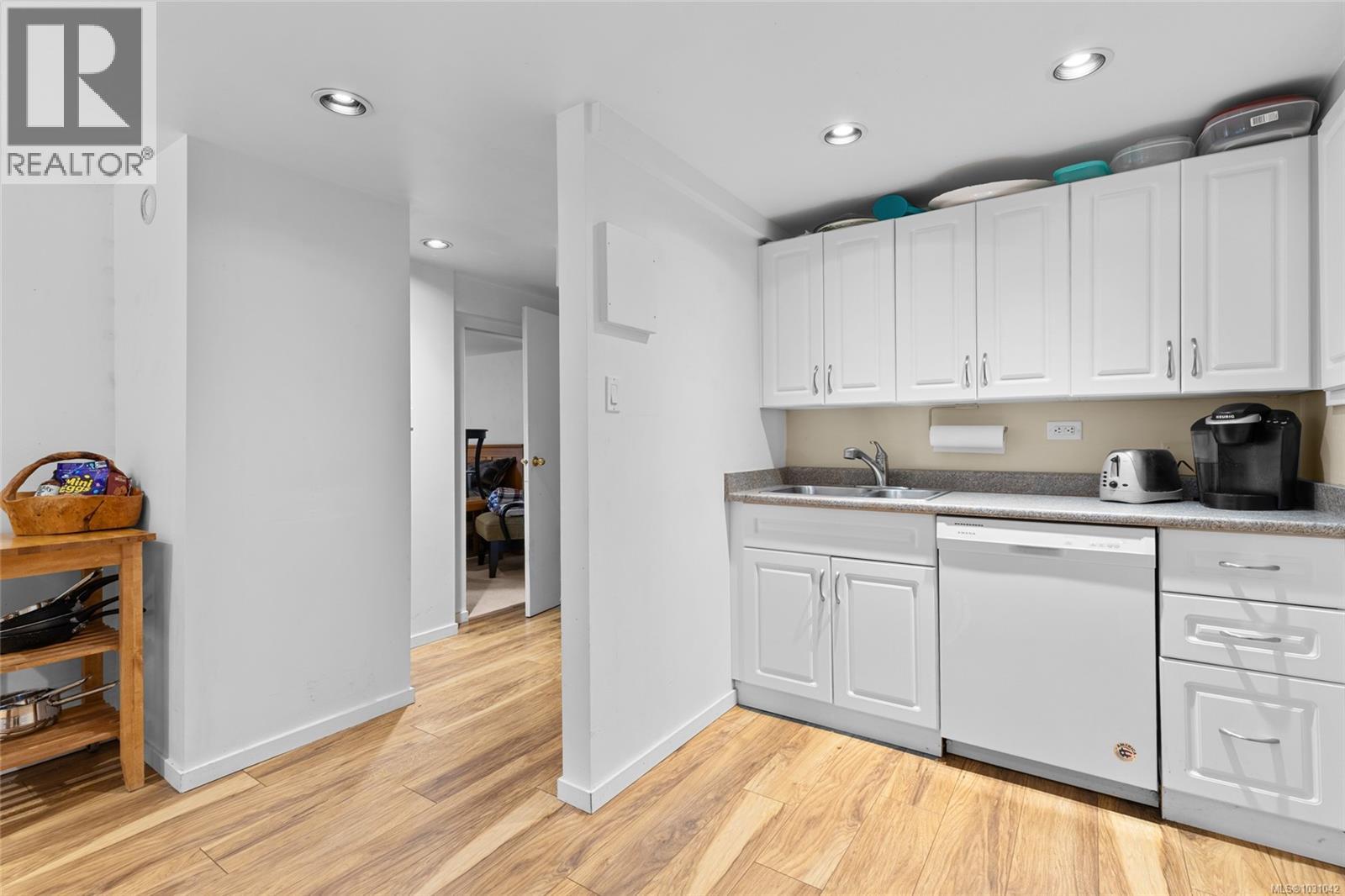  3223 Henderson Road, Oak Bay