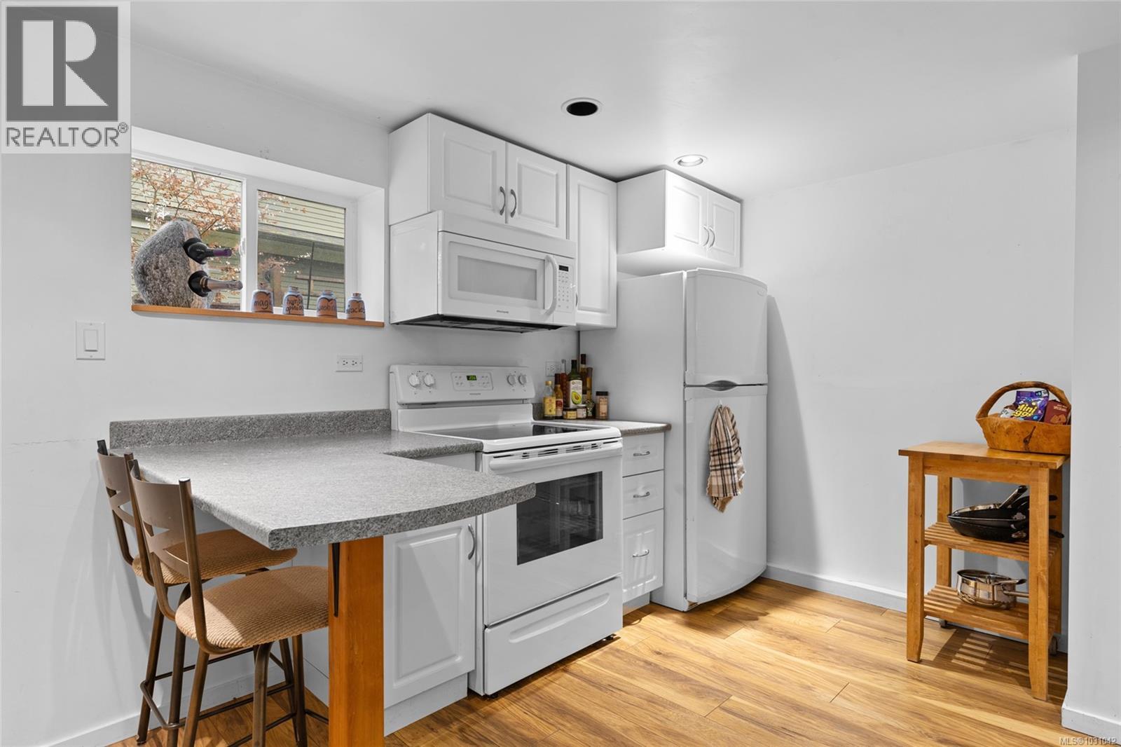  3223 Henderson Road, Oak Bay