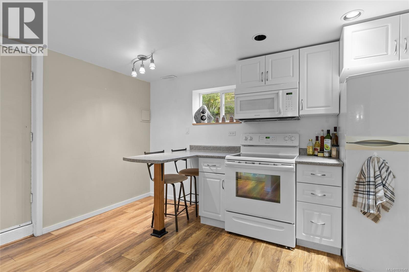  3223 Henderson Road, Oak Bay