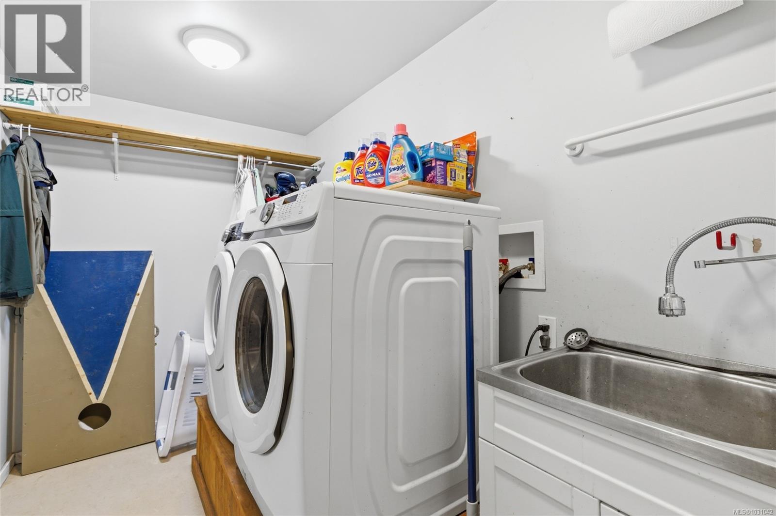  3223 Henderson Road, Oak Bay